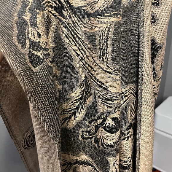 Cleo Scarf - Picture 4 of 7